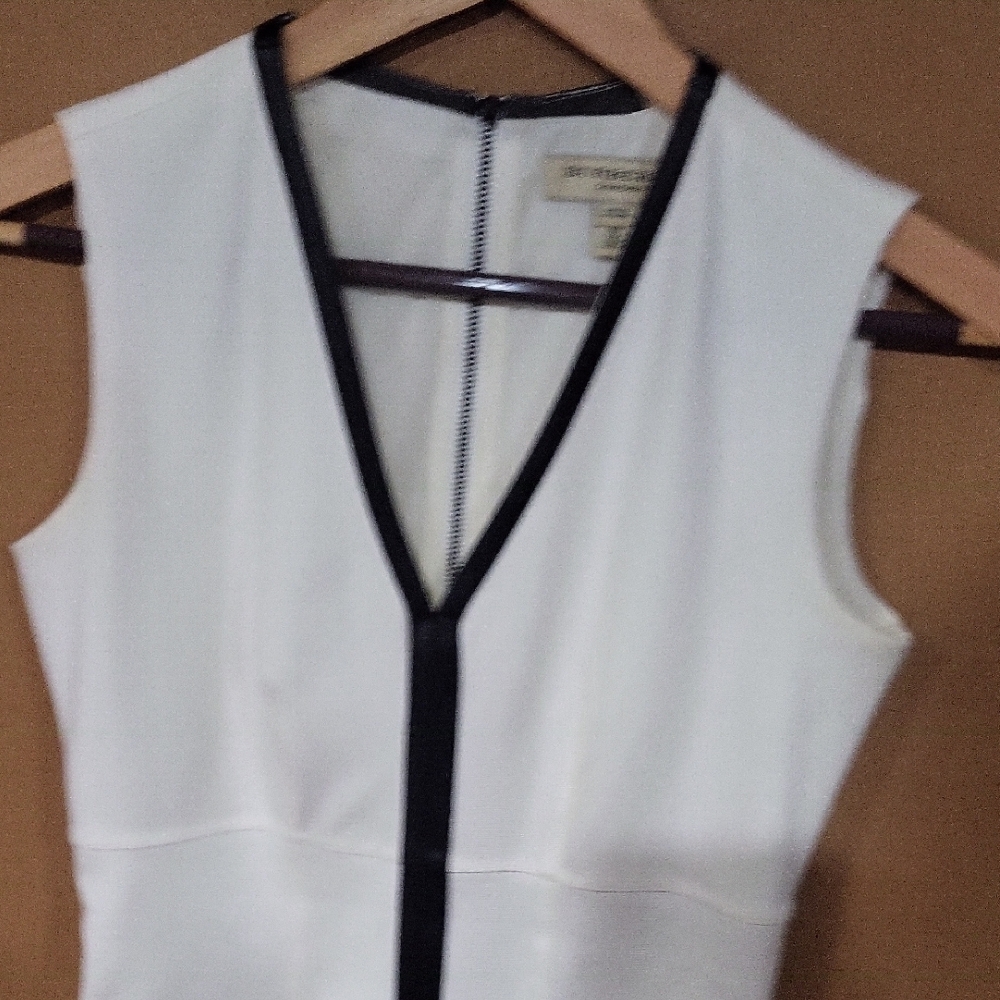 Burberry White Dress with Black Trim - Picture 5 of 5